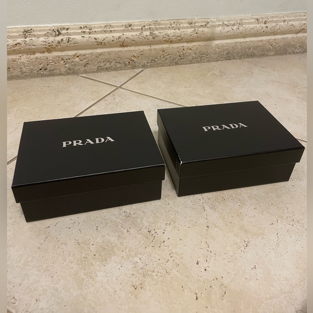 Small Prada boxes! - Picture 2 of 7